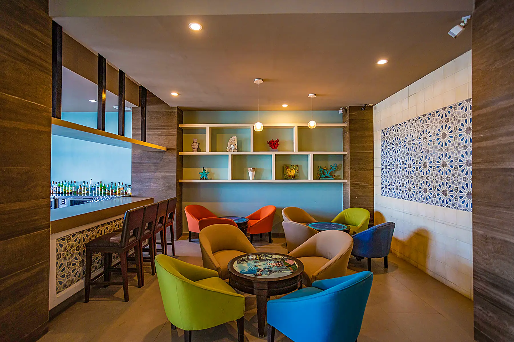 Polynesian bar at Pacific Palace Hotel in Mazatlán, Golden Zone
